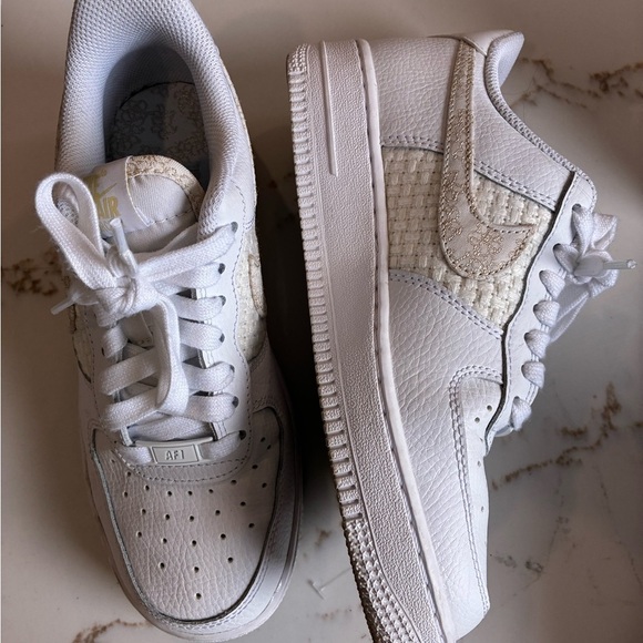 Nike Wmns Air Force 1 ‘07 SE White Sail Sneakers Size 6.5 - Picture 1 of 6